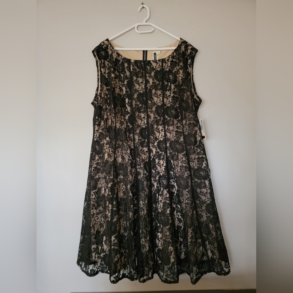 NWT Julian TAYLOR NY Floral Lace Fit And Flare Dress. 24W
